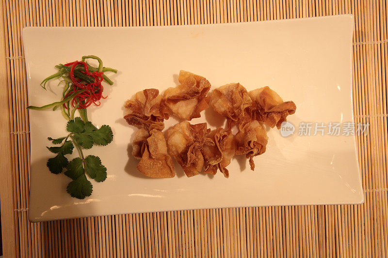 Deep fried wonton (油炸云吞)